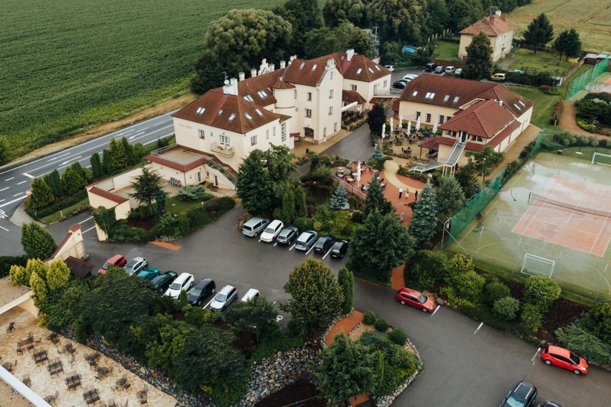 Hotel Allvet Drnovice  Exterior foto