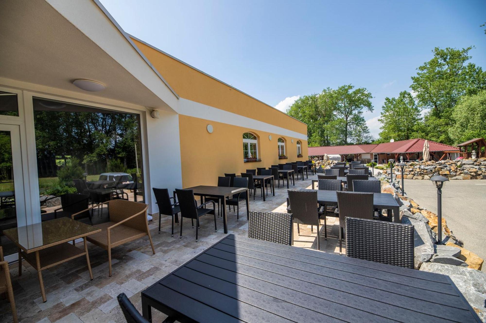 Hotel Allvet Drnovice  Exterior foto